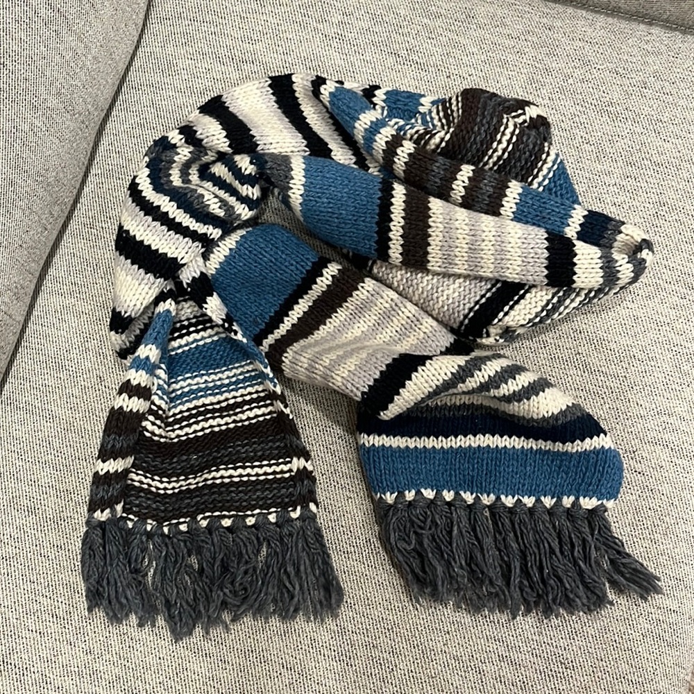 Super cute H&M scarf